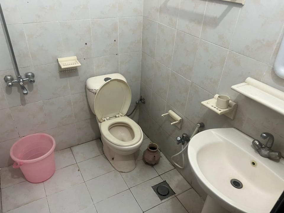 Bathroom, Bath, babysiter