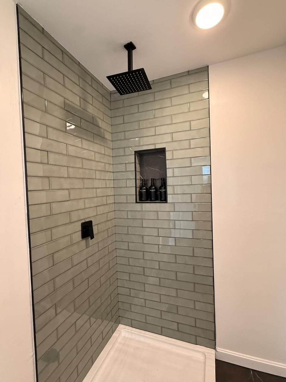 Modern 5BR Home with Backyard and Parking near NYC and Metlife Stadium House in Secaucus