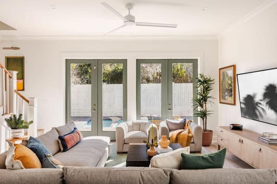 Luxurious Savannah Retreat Private Pool & Spa House in Savannah