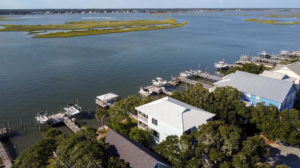 Southeast of Disorder-- Spacious 4-bedroom home in Surf City with stunning sound views House in Topsail Beach