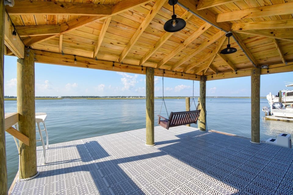 Southeast of Disorder-- Spacious 4-bedroom home in Surf City with stunning sound views House in Topsail Beach