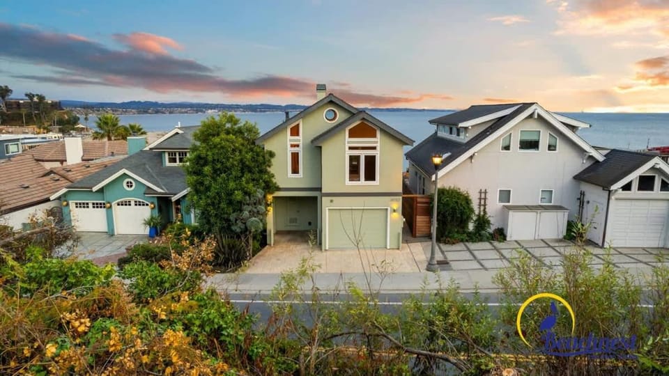 Capitola Cliff House House in Capitola