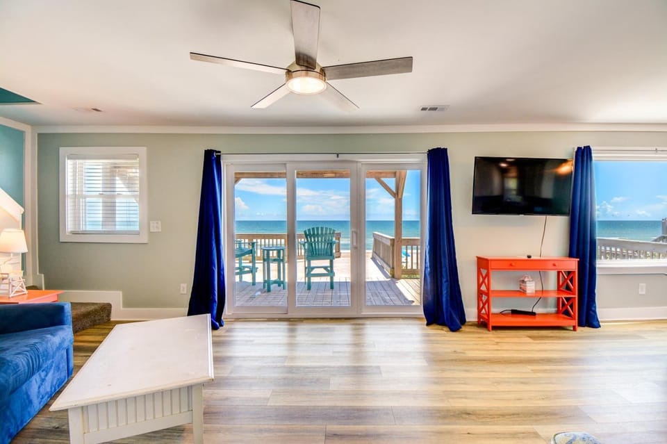 Sundance-- Oceanfront 3BR cottage in Surf City, perfect for 10 guests! House in Surf City