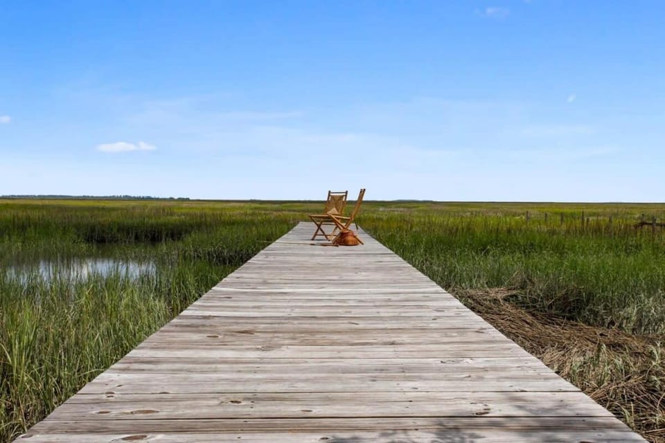 Large Peaceful Home Hot Tub Dock Near Beach House in Wilmington Island