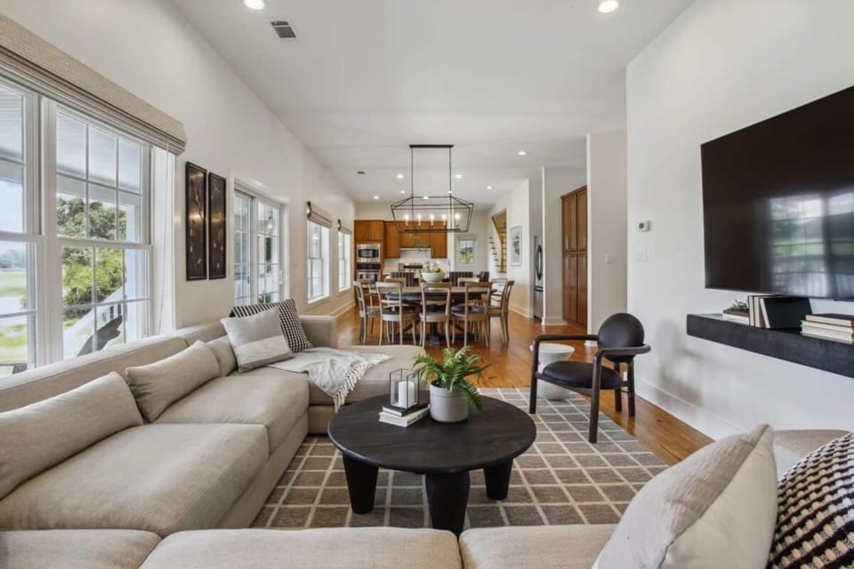 Waterfront Oasis Hot Tub & Game Room House in Wilmington Island
