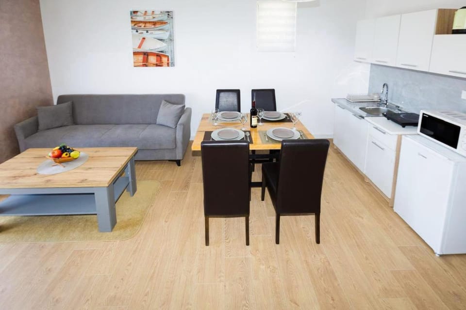 Living room, Seating area, Dining area, stove