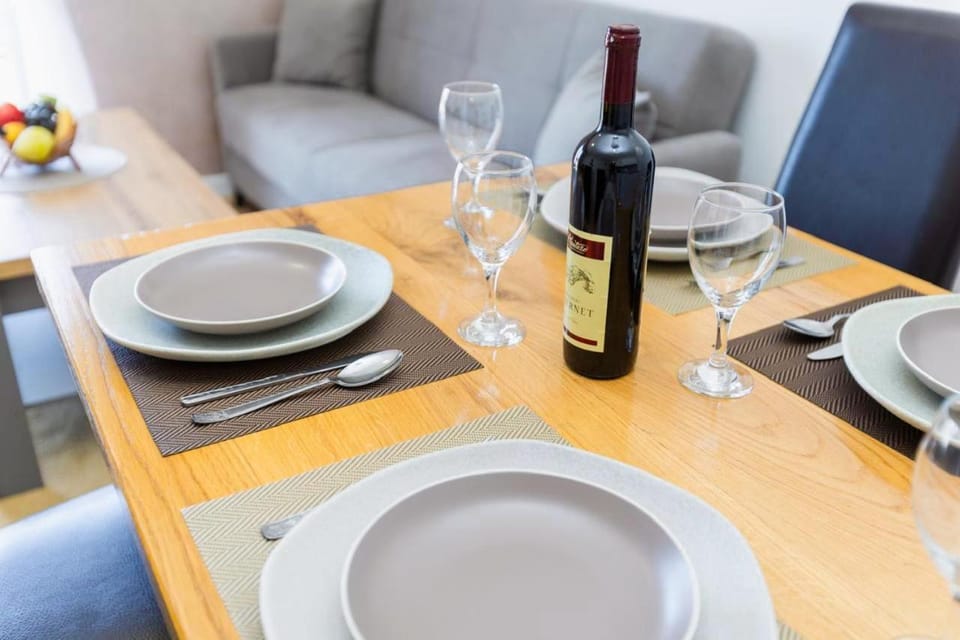 Food and drinks, Dining area, Drinks