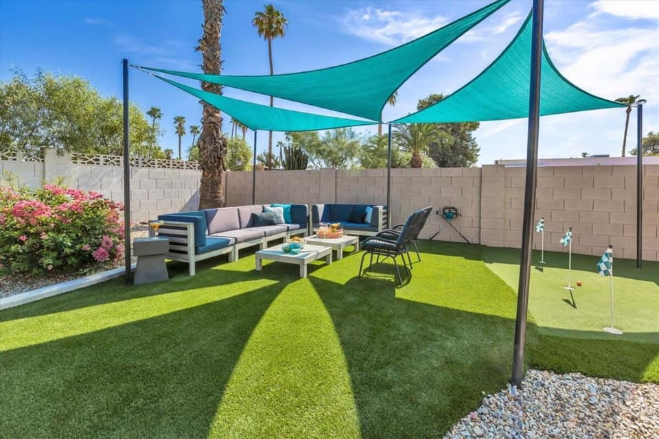 Spacious Desert Home Heated Pool House in Scottsdale