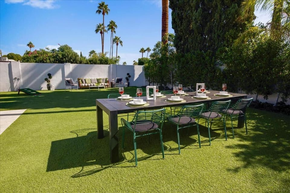 Modern Desert Home Heated Pool House in Scottsdale