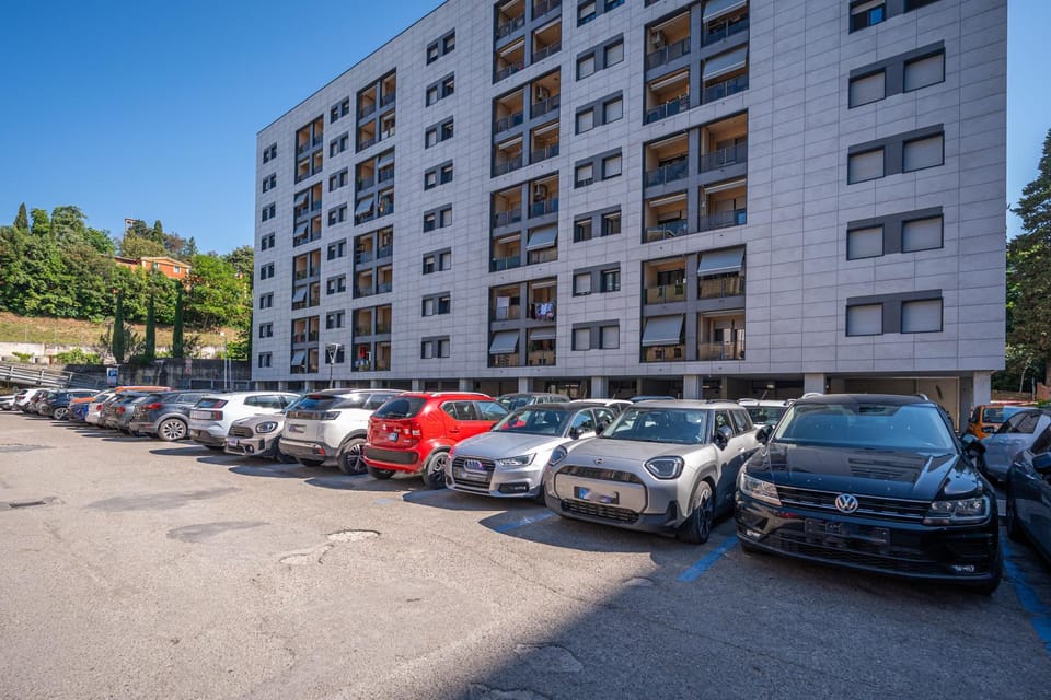 Property building, Facade/entrance, Parking
