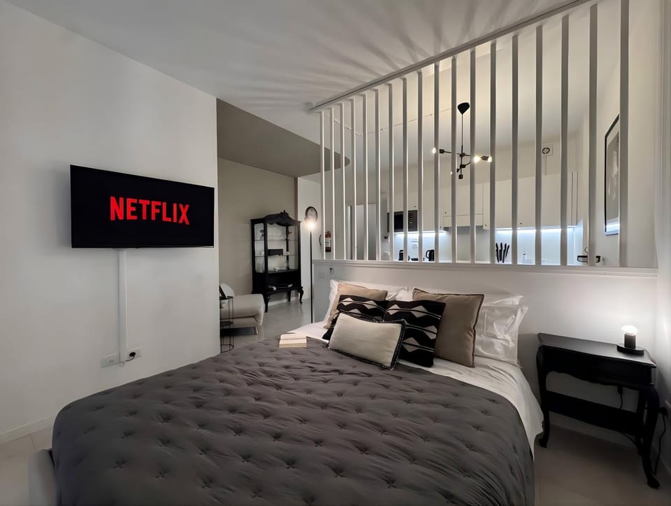 Bed, Photo of the whole room, Evening entertainment, Entertainment, internet, wardrobe