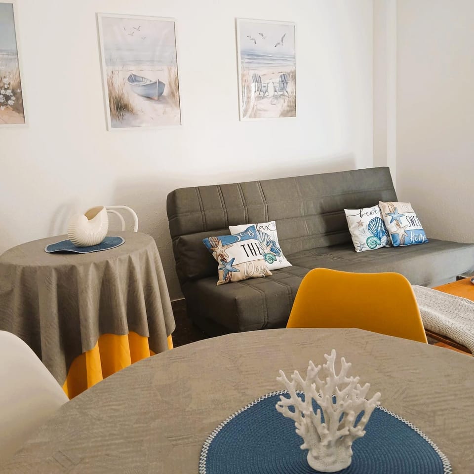 Living room, Seating area, Dining area, air conditioner
