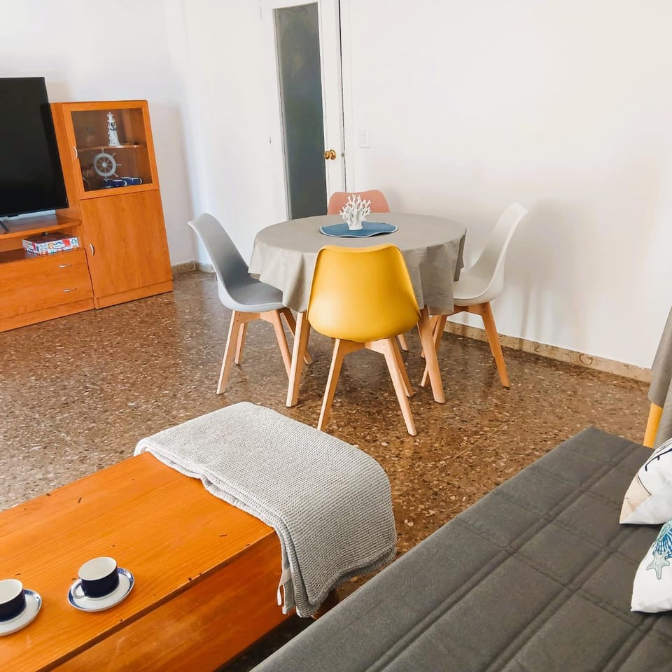 TV and multimedia, Living room, Seating area, Dining area