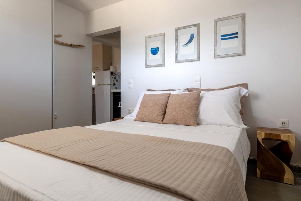 Bed, Photo of the whole room, wardrobe