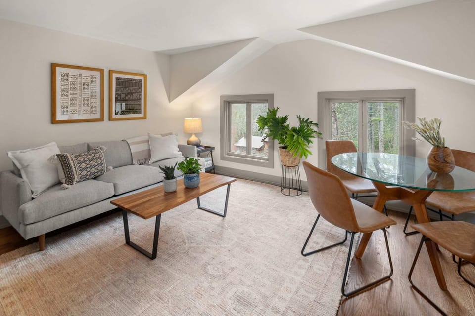 Charming Stowe Retreat off of Mountain Rd House in Stowe Fork