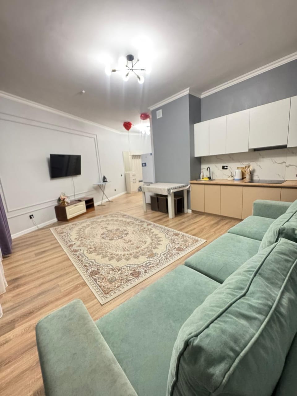 TV and multimedia, Kitchen or kitchenette, Living room, Seating area, Dining area