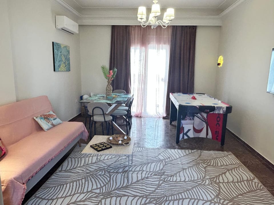 Living room, Seating area, Dining area, air conditioner