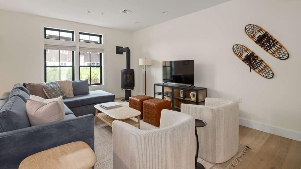 Sleek Stowe Retreat 5 Bedrooms Sleeps up to 10 House in Morristown