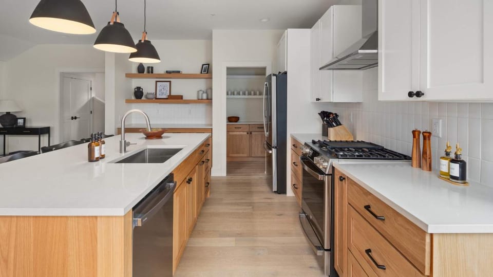 Sleek Stowe Retreat 5 Bedrooms Sleeps up to 10 House in Morristown