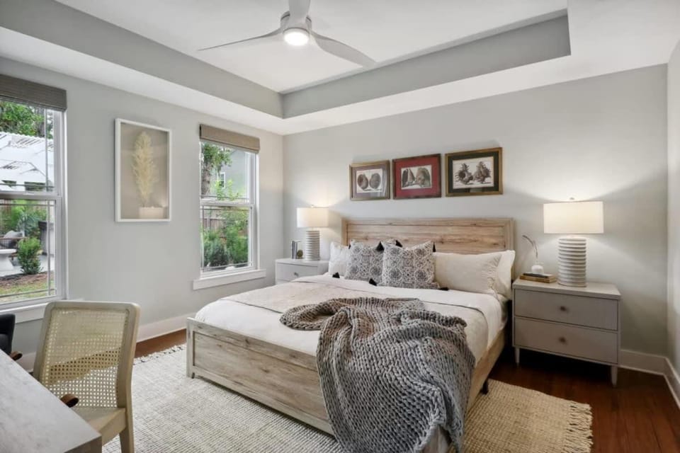 Luxe Modern Home Private Hot Tub House in Savannah
