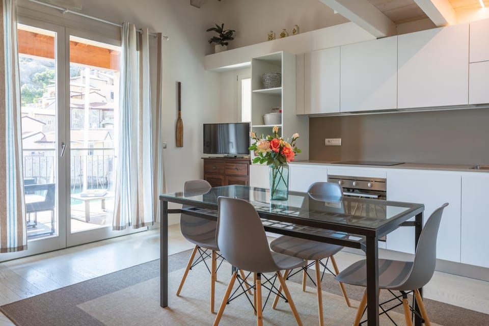 Kitchen or kitchenette, Living room, Dining area