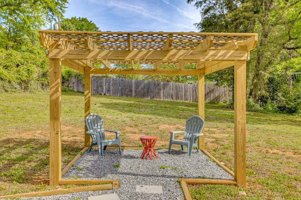 Peaceful Spartanburg Home Base, 6 Mi to Dtwn! House in Spartanburg