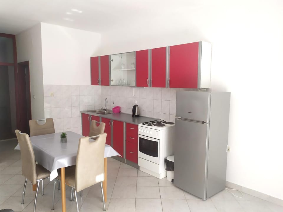 Dining area, kitchen