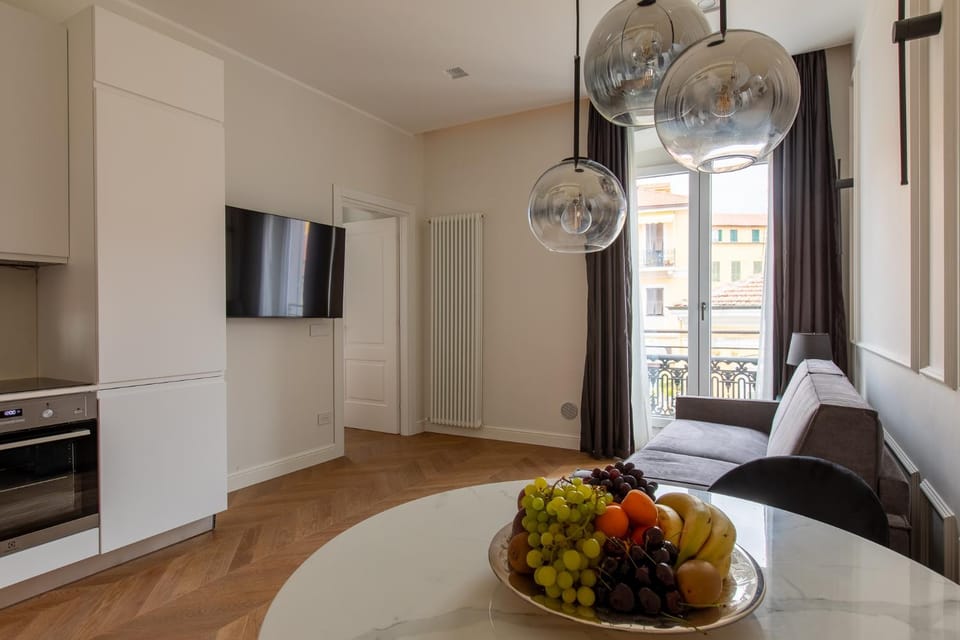 TV and multimedia, Kitchen or kitchenette, Living room, Dining area