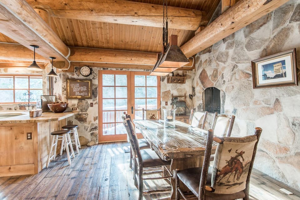 River House - Astonishing Home Nestled in the Forest, Pool Table, Fireplace, Nature View House in Sundance