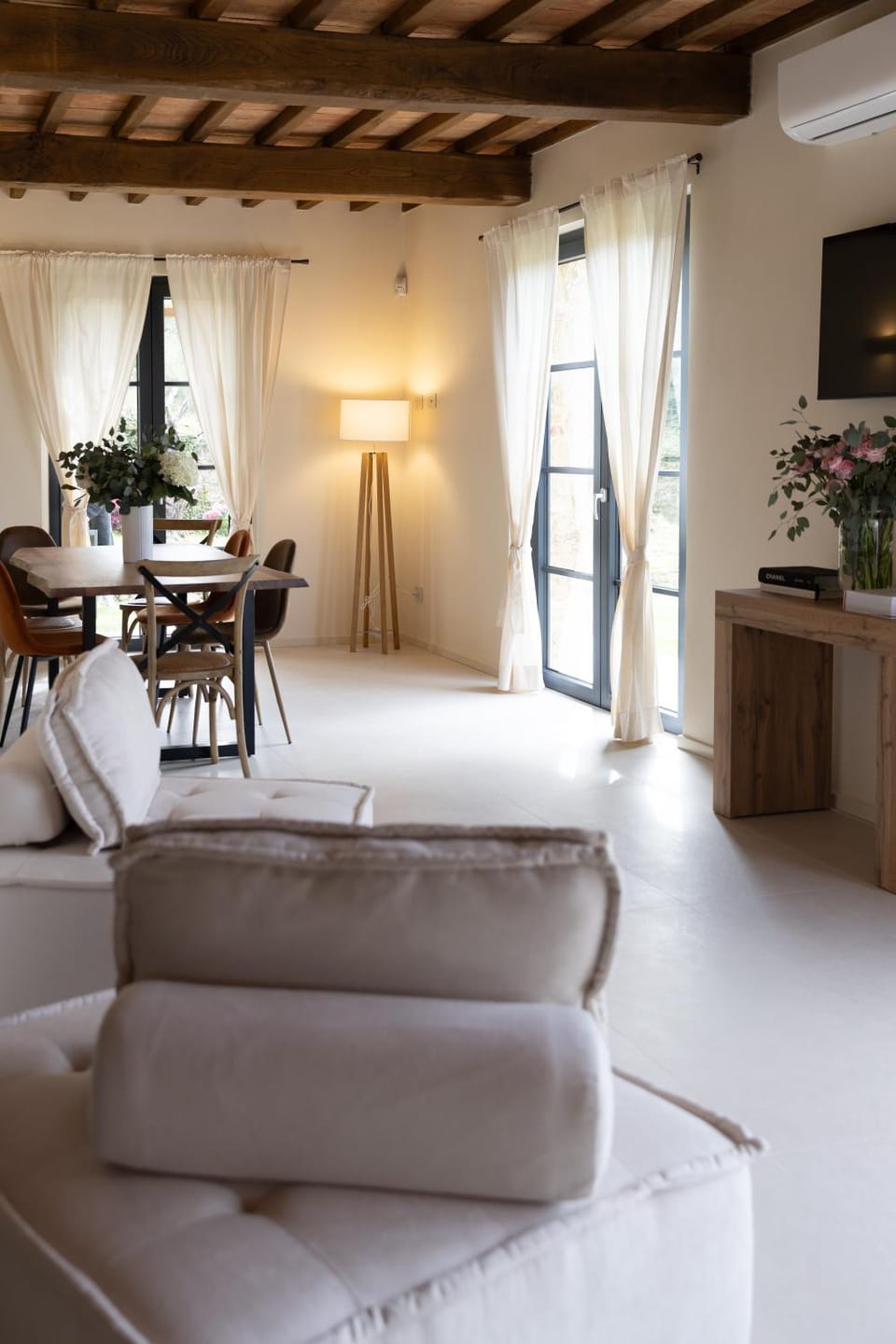 Communal lounge/ TV room