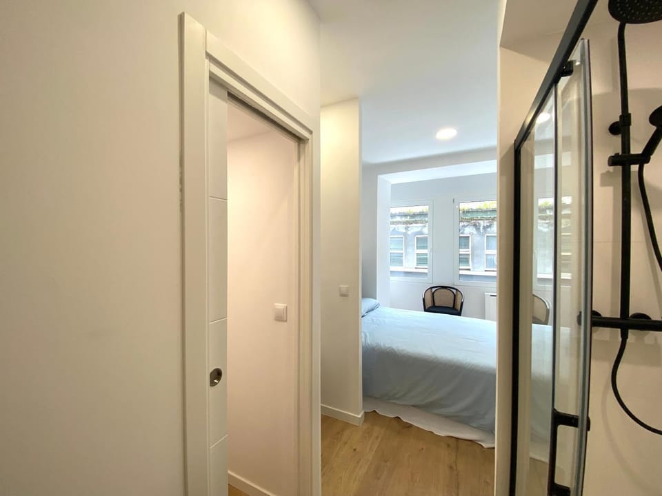 Shower, Bed, Photo of the whole room, Bedroom, wardrobe