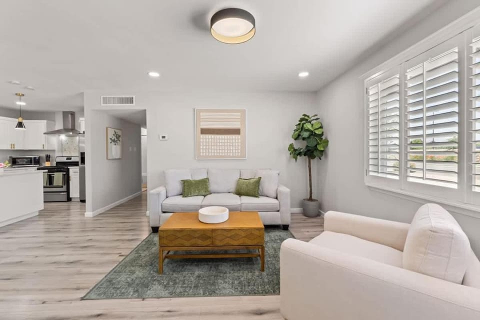 Stylish 3BR 2 Living Areas 10 Min to Airport House in Ciudad Juarez
