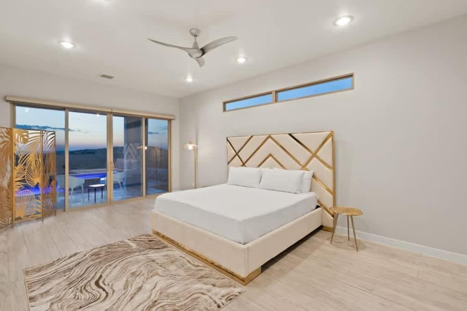 Private Franklin Hills Retreat With A Pool & Views Villa House in El Paso