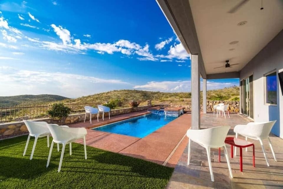 Private Franklin Hills Retreat With A Pool & Views Villa House in El Paso