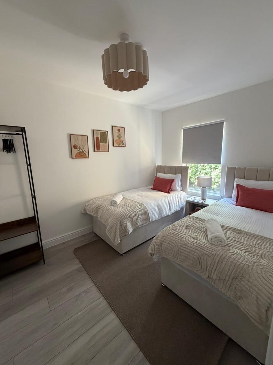 Modern 4 Bedroom Home ,Sleeps 9, prime location only 5 minutes walk to Tottenham Stadium House in London