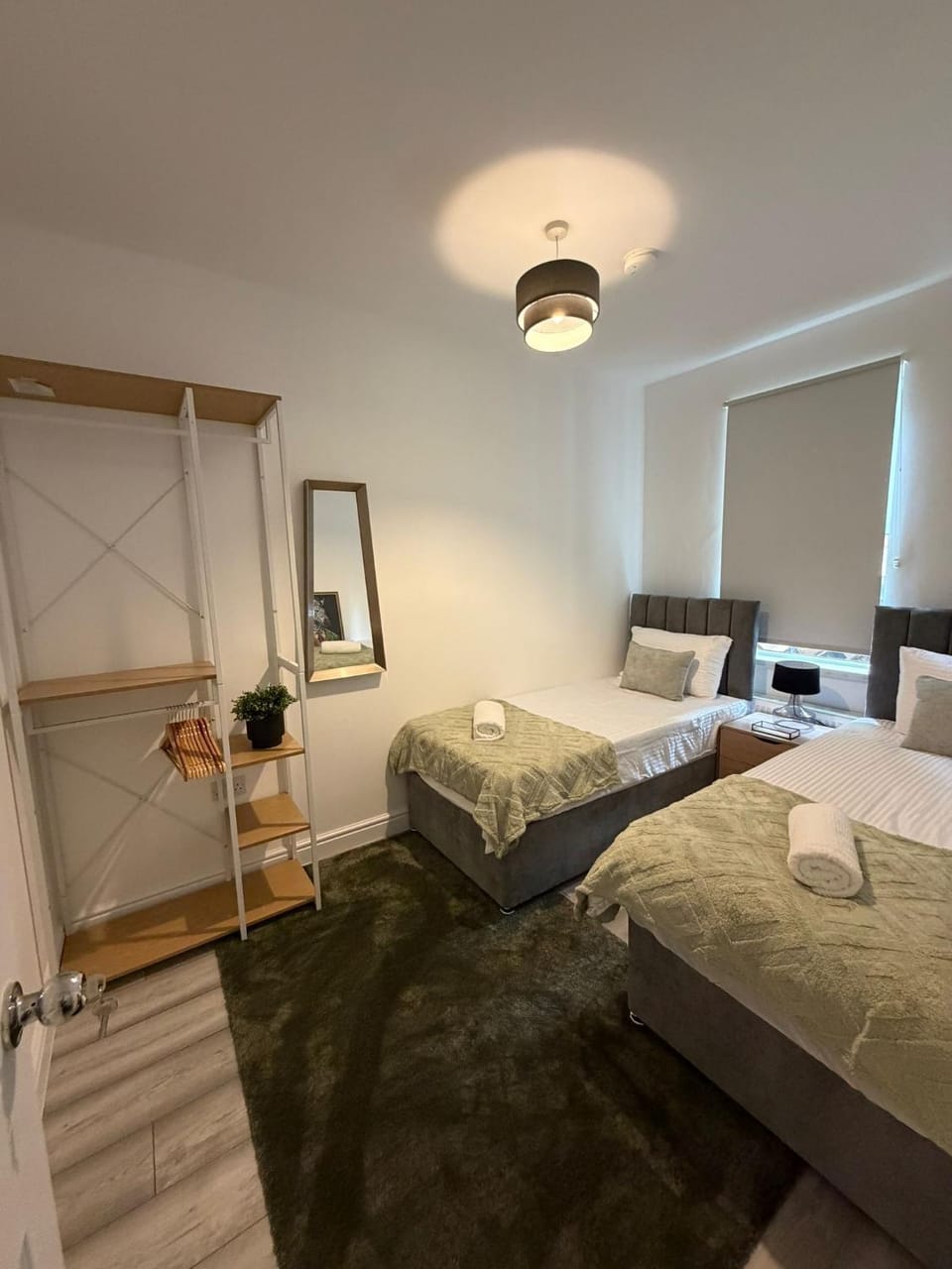 Modern 4 Bedroom Home ,Sleeps 9, prime location only 5 minutes walk to Tottenham Stadium House in London
