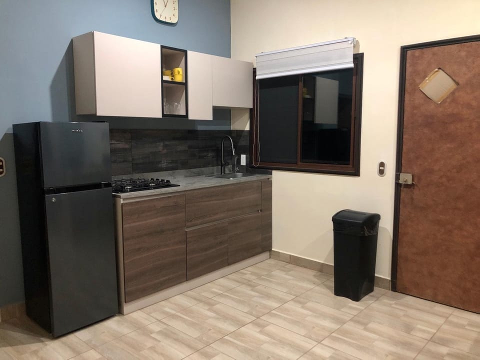 Kitchen or kitchenette, pet friendly, stove
