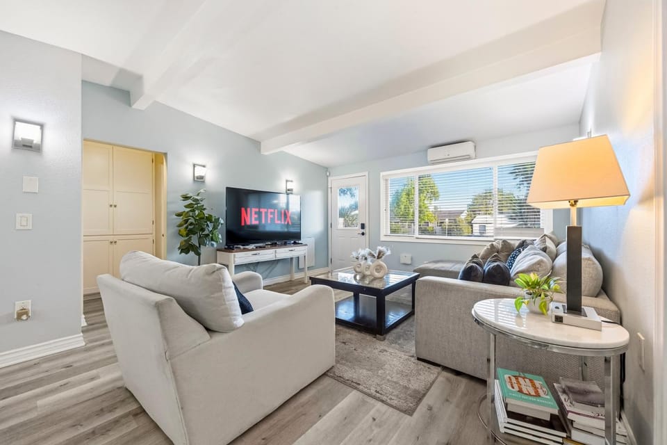 Pacific Beach Beachside Bliss - Sleeps 12! House in Pacific Beach