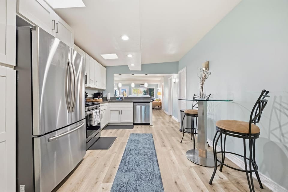 Pacific Beach Beachside Bliss - Sleeps 12! House in Pacific Beach