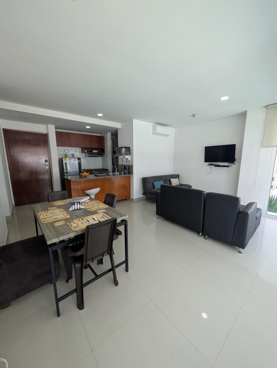 TV and multimedia, Living room, Dining area, kitchen, air conditioner