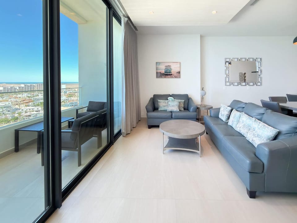Beachfront 1BR High-Floor Panoramic Views Apartment in Rocky Point