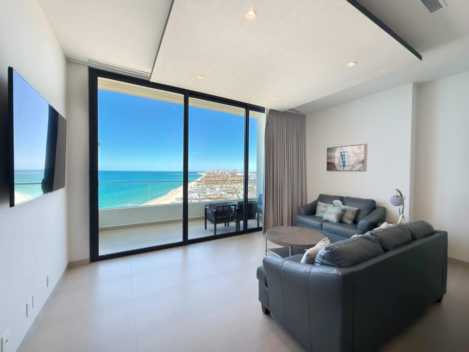 Beachfront 1BR High-Floor Panoramic Views Apartment in Rocky Point