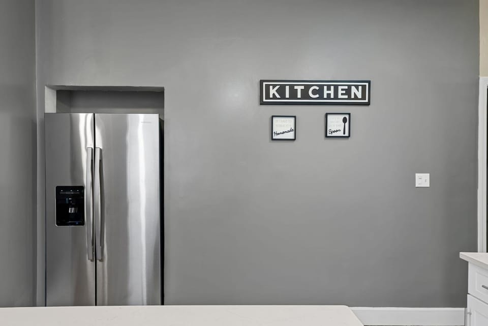 FIFA! Direct Train to Gillette - Spacious Modern 3BR - FREE Parking - Heart of Boston Apartment in Quincy