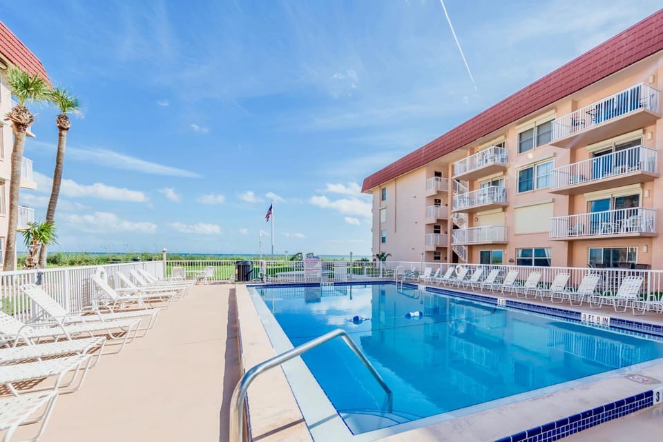 Property building, Day, View (from property/room), Balcony/Terrace, Pool view, Swimming pool, sunbed