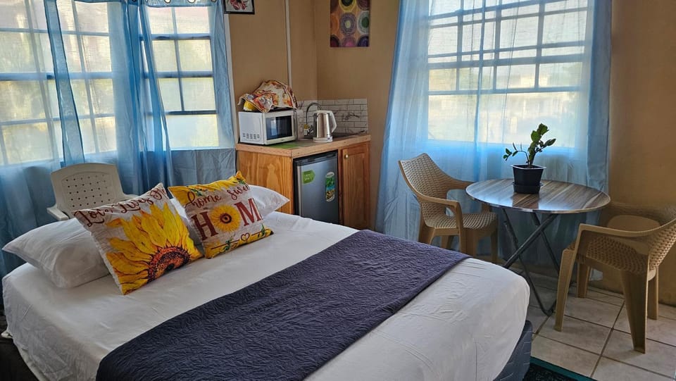 Seating area, Bedroom