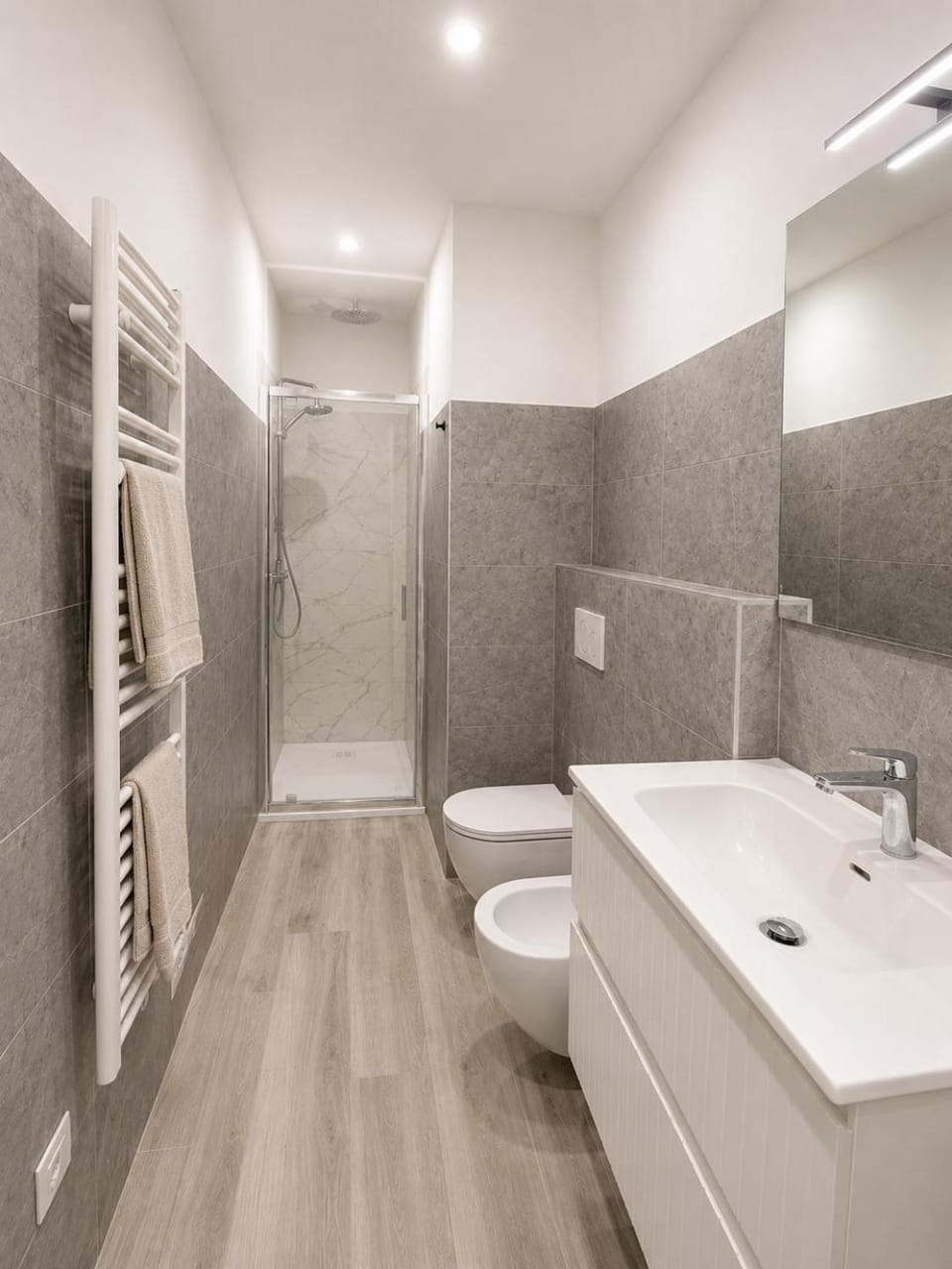 Shower, Toilet, Bathroom, bidet, towels