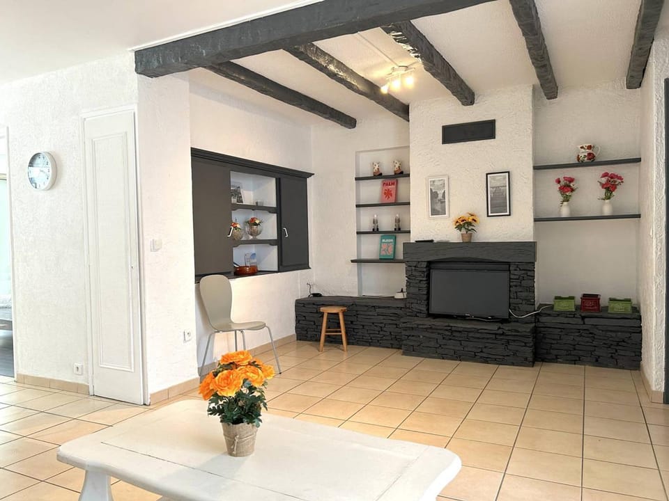 Appartement proche plage - 6 pers. - FR-1-251-937 Apartment in Le Lavandou