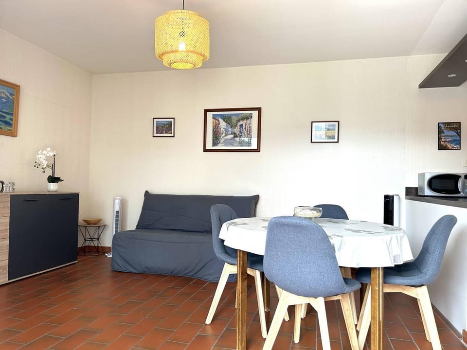 Appartement tranquille avec parking - 4 pers. - FR-1-251-942 Apartment in Le Lavandou