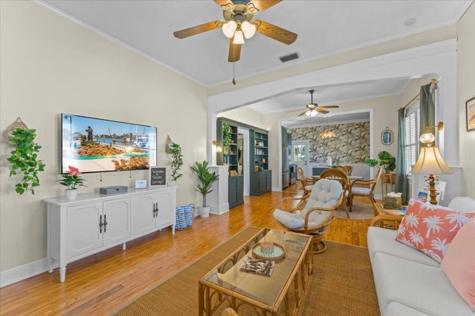 Steps to Sponge Docks Private Downtown Compound and Guest House House in Tarpon Springs