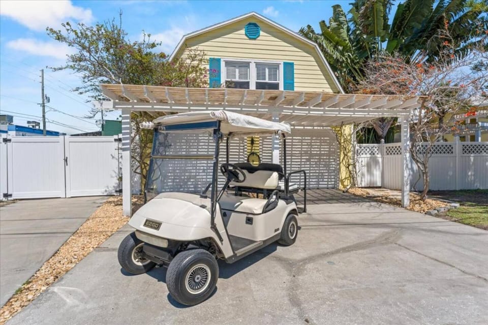Steps to Sponge Docks | Private Greece Guesthouse Bed and Breakfast in Tarpon Springs